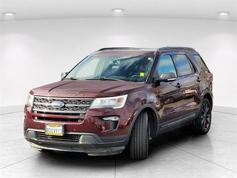 Used 2018 Ford Explorer XLT w/ Equipment Group 202A image 8