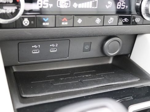 Used 2025 Mitsubishi Outlander AWD image 42