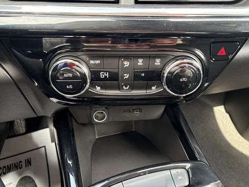 Used 2025 Chevrolet Trax ACTIV FWD image 16