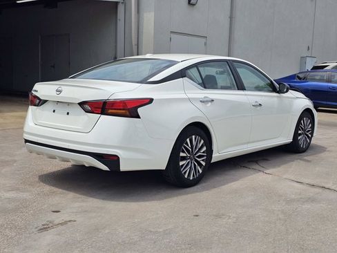 Used 2025 Nissan Altima 2.5 SV FWD image 8