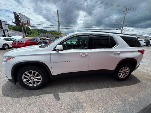 Used 2020 Chevrolet Traverse LT w/ Driver Confidence II Package AWD/4WD image 8