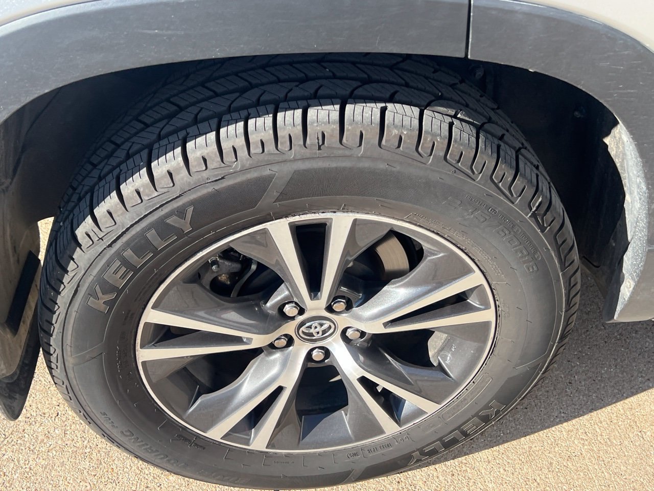 Used 2019 Toyota Highlander Plus FWD image 10