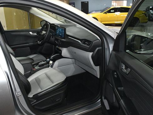 Used 2024 Ford Escape Platinum AWD/4WD image 48