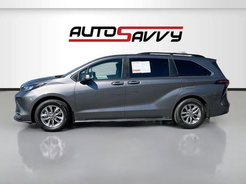 Used 2024 Toyota Sienna XLE w/ XLE Plus Package image 4
