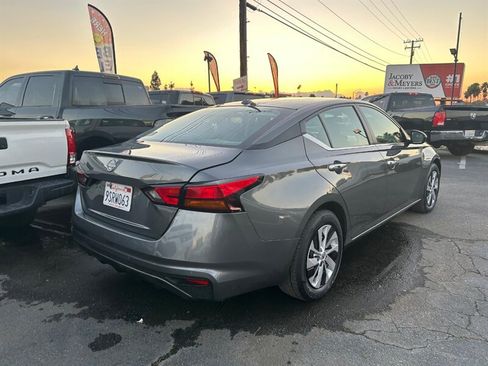 Used 2025 Nissan Altima 2.5 S FWD image 7