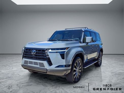 Used 2025 Lexus GX 550 w/ Cold Area Package AWD/4WD image 4