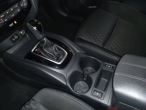 Used 2019 Nissan Rogue SV image 26