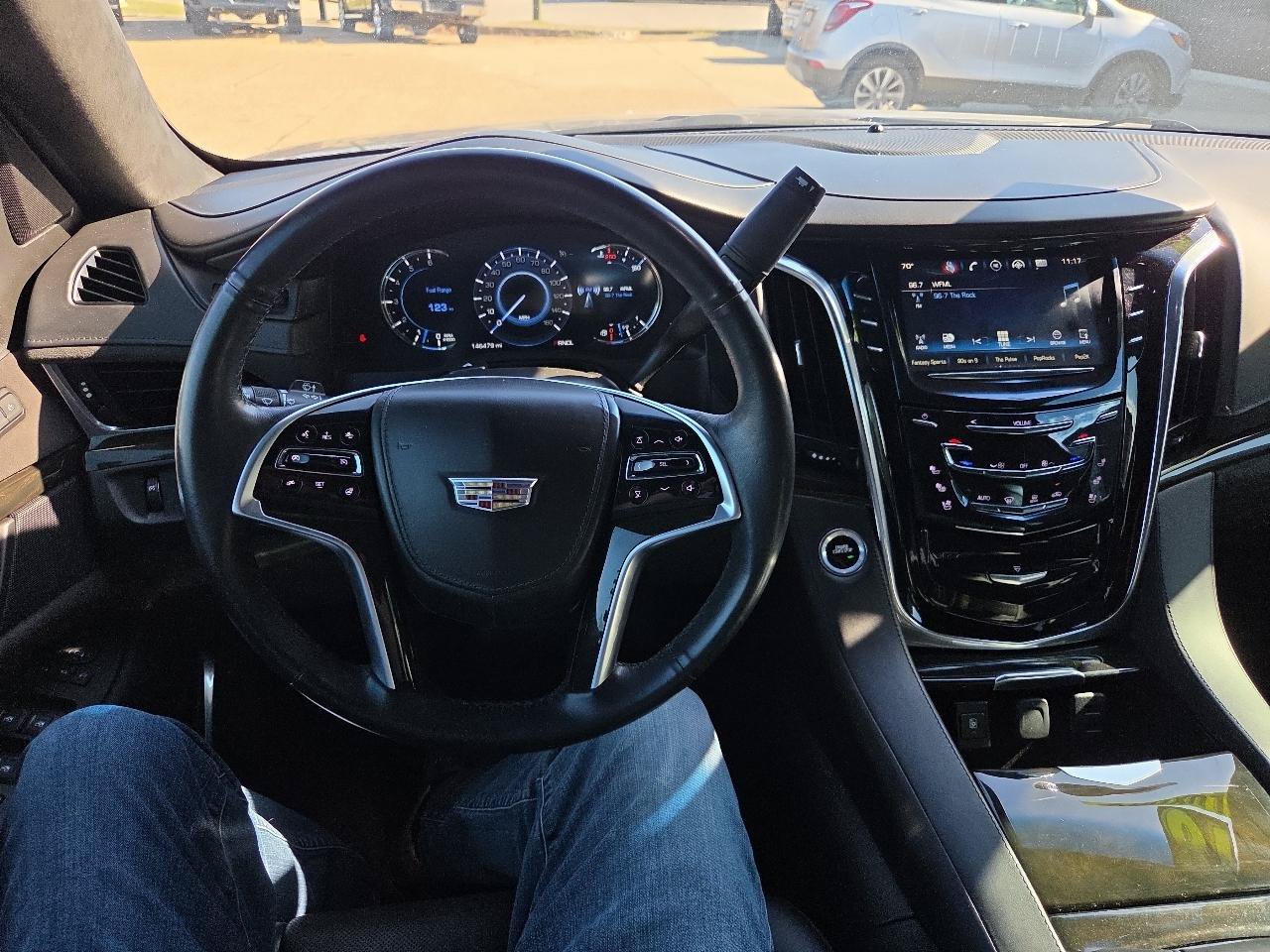 Used 2018 Cadillac Escalade Platinum AWD/4WD image 8