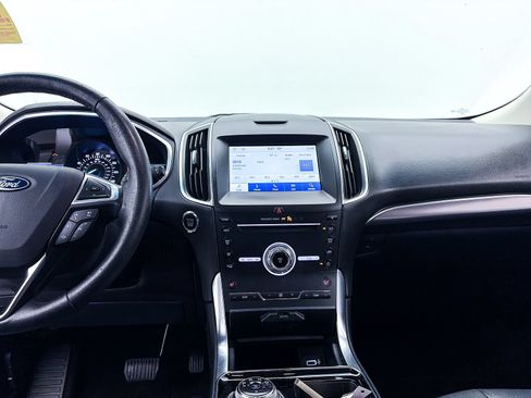 Used 2019 Ford Edge Titanium FWD image 9