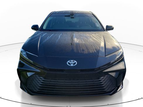 Used 2025 Toyota Camry LE w/ Convenience Package FWD image 2