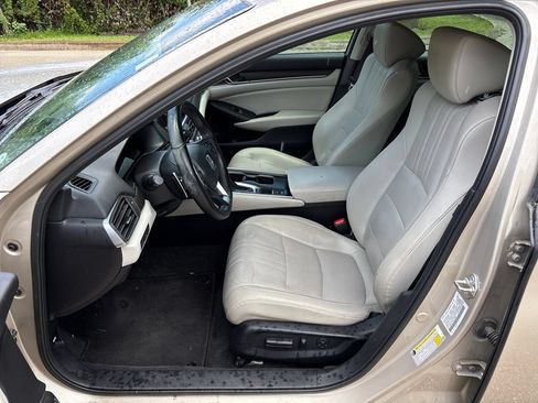 Used 2018 Honda Accord Touring image 28