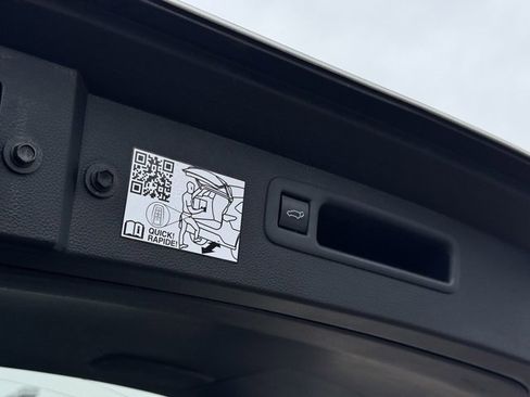 Certified 2022 Toyota Highlander Platinum image 44