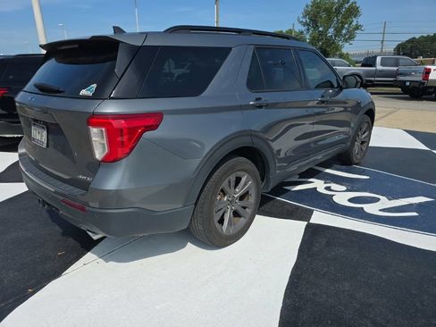 Used 2024 Ford Explorer XLT w/ Equipment Group 202A AWD/4WD image 15