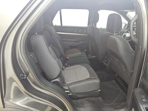 Used 2018 Ford Explorer XLT image 13