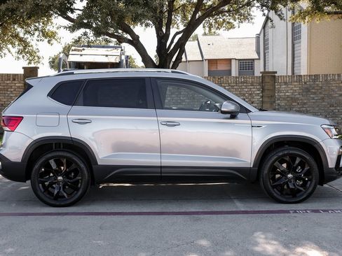 Used 2022 Volkswagen Taos SE image 14