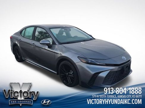 Used 2025 Toyota Camry SE FWD image 7