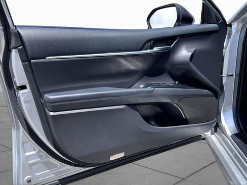 Used 2019 Toyota Camry SE FWD image 20
