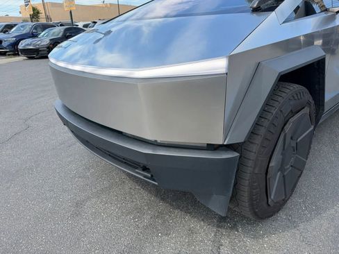 Used 2024 Tesla Cybertruck AWD Crew Cab image 4