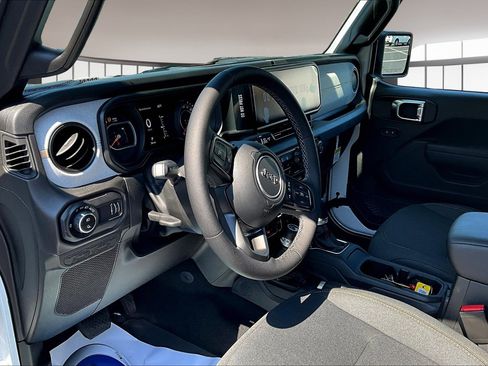 New 2025 Jeep Gladiator Willys image 7