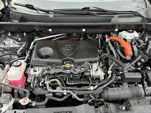 Used 2020 Toyota RAV4 LE image 17