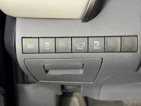 Used 2019 Toyota Camry XSE w/ Navigation Package image 17