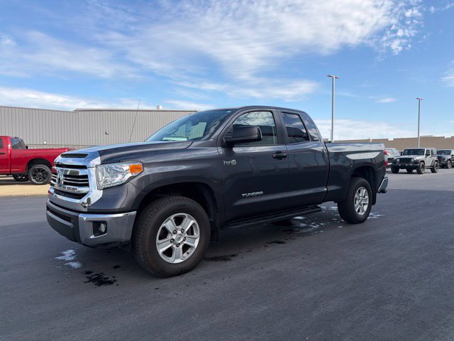 Used 2016 Toyota Tundra SR5 w/ SR5 Upgrade Package AWD/4WD image 3