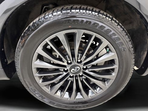 Used 2024 INFINITI QX80 Sensory AWD/4WD image 8