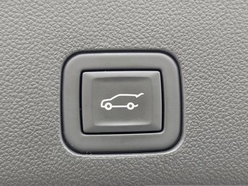 Used 2023 GMC Yukon Denali Ultimate w/ LPO, Floor Liner Package AWD/4WD image 16