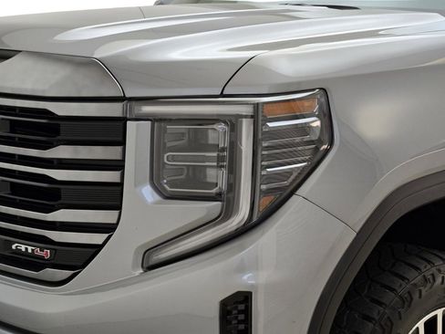 Used 2024 GMC Sierra 1500 AT4 w/ Technology Package AWD/4WD image 5
