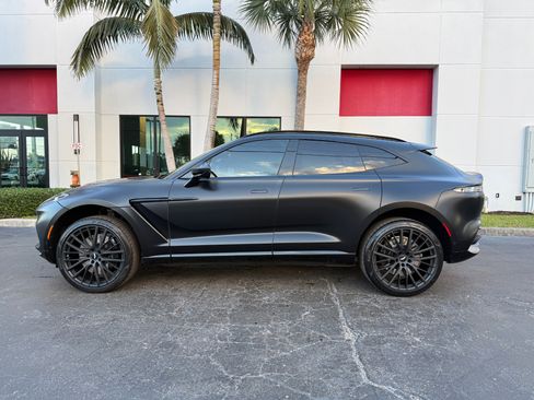 Used 2022 Aston Martin DBX image 12