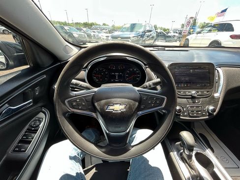 Used 2021 Chevrolet Malibu LT FWD image 29