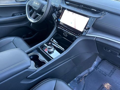 New 2026 Jeep Grand Cherokee Limited AWD/4WD image 17