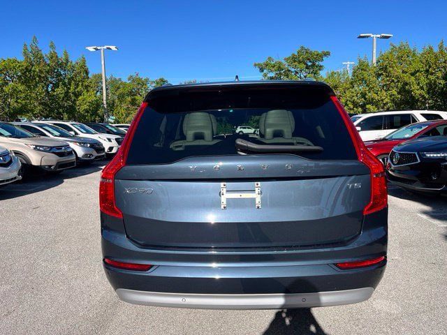 Used 2022 Volvo XC90 T5 Momentum w/ Climate Package FWD image 5