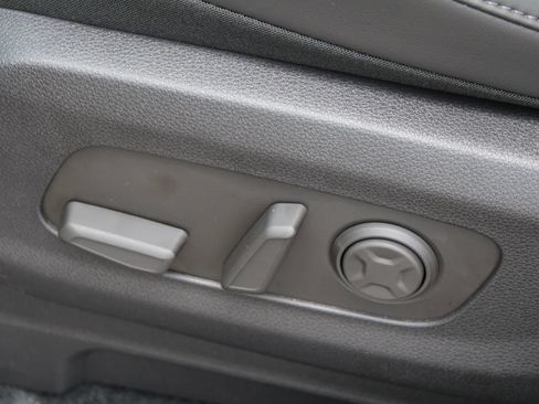 New 2026 Kia Carnival EX FWD image 28
