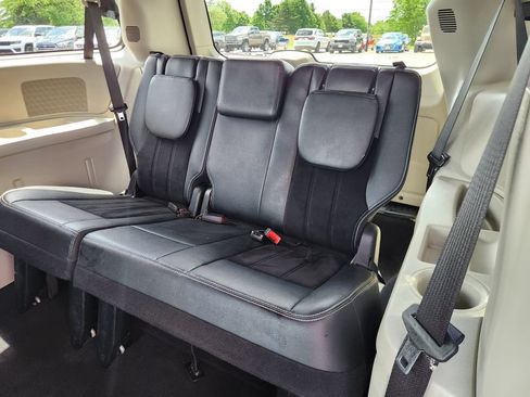 Used 2018 Dodge Grand Caravan SXT FWD image 16