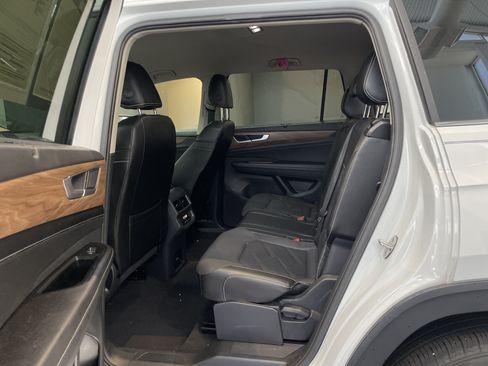 Used 2024 Volkswagen Atlas SE FWD image 33