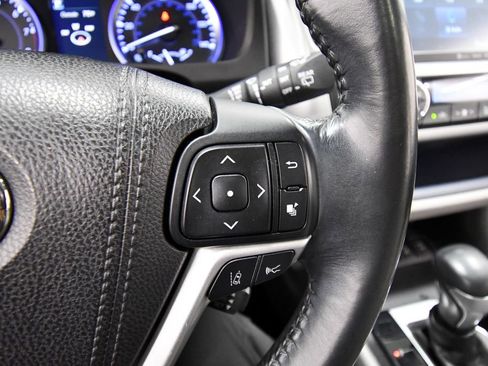 Used 2018 Toyota Highlander XLE AWD/4WD image 22