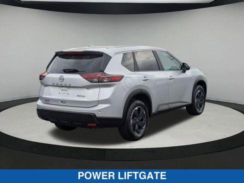 Used 2024 Nissan Rogue SV AWD/4WD image 4