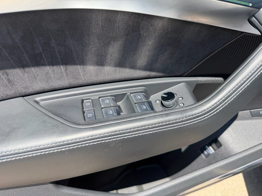Used 2019 Audi e-tron Prestige w/ Prestige Package AWD/4WD image 22