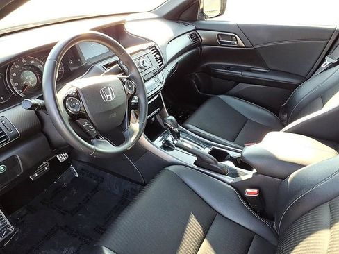 Used 2017 Honda Accord Sport image 13