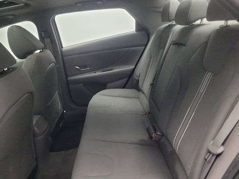 Used 2021 Hyundai Elantra SEL w/ Convenience + Premium Package FWD image 18