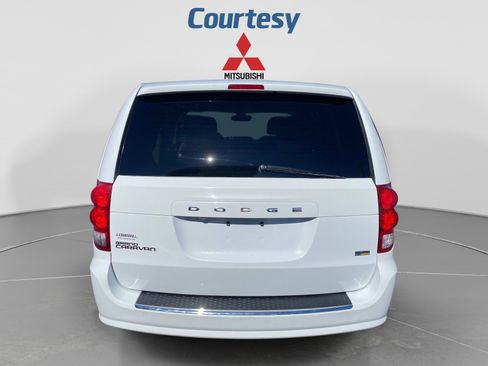 Used 2019 Dodge Grand Caravan SE FWD image 4