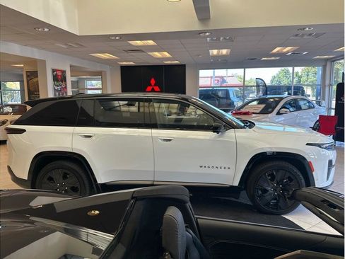 Used 2025 Jeep Wagoneer S Launch Edition AWD/4WD image 4