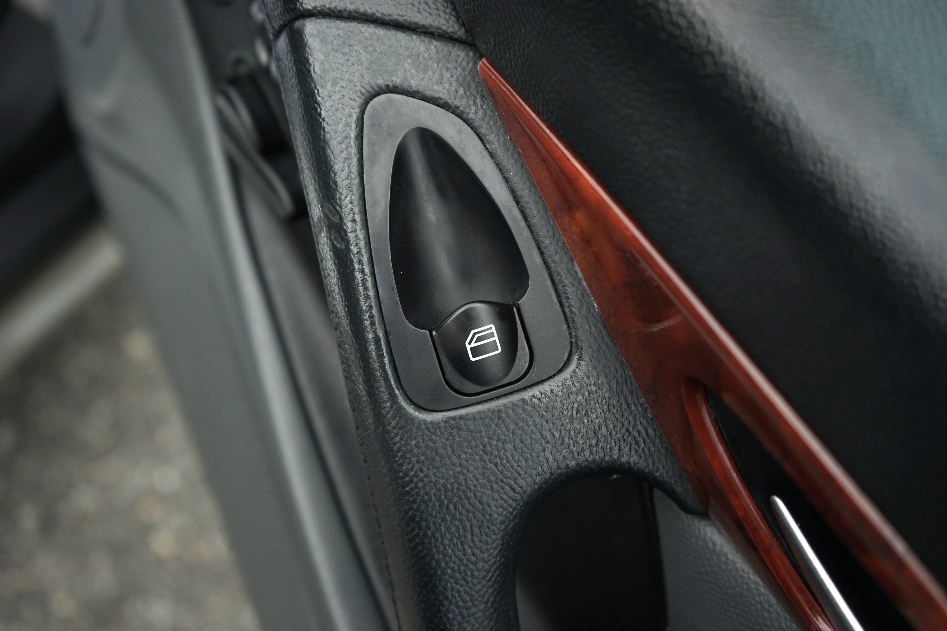 Used 2005 Mercedes-Benz SL 500 image 36