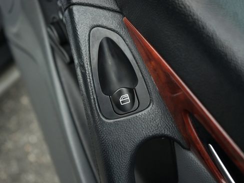 Used 2005 Mercedes-Benz SL 500 image 36