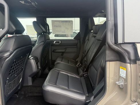 New 2025 Ford Bronco Badlands image 9