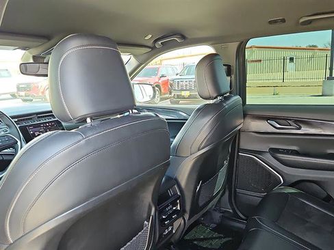 Used 2022 Jeep Grand Cherokee Altitude image 9