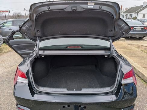 Used 2021 Hyundai Elantra SEL image 25