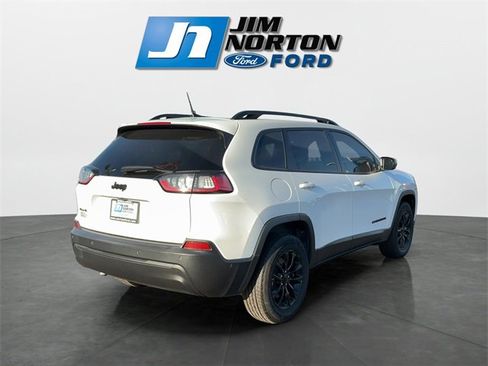Used 2023 Jeep Cherokee Altitude Lux image 3