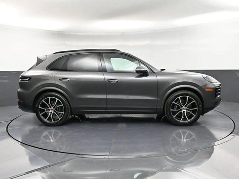 New 2026 Porsche Cayenne Base image 9